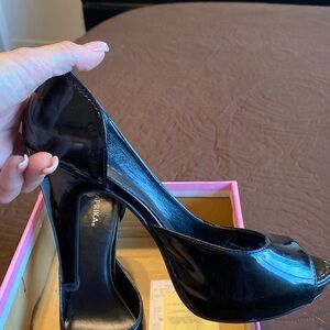 Black patent leather open toe platform shoes